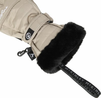 Beige Skihandschuh mit schwarzem Pelzbesatz und McKinley-Logo.