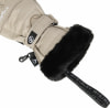 Beige Skihandschuh mit schwarzem Pelzbesatz und McKinley-Logo.
