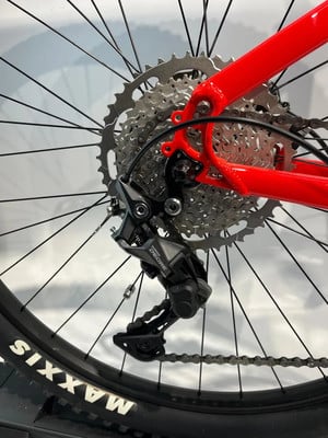Shimano Deore Schaltwerk am Mountainbike mit Kassette. Shimano Deore Schaltwerk am Mountainbike mit Kassette.