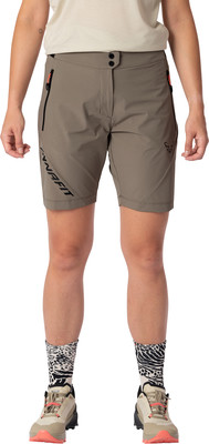 Graue Damen-Shorts mit schwarzem Logo und orangefarbenen Reißverschlussdetails. Graue Damen-Shorts mit schwarzem Logo und orangefarbenen Reißverschlussdetails.