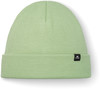 Hellgrüne Strickmütze mit Eisbär-Logo am Bund.