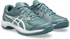 Damen Tennisschuhe von ASICS in Mintgrün mit weißem Logo und weißer Sohle.