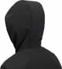 Rückansicht einer Person in einer schwarzen Kapuzenjacke.
