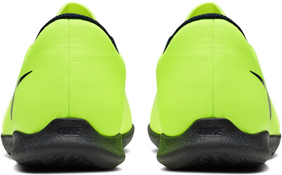 Nike Jr. Phantom Venom Club IC gyerek teremfocicipő.