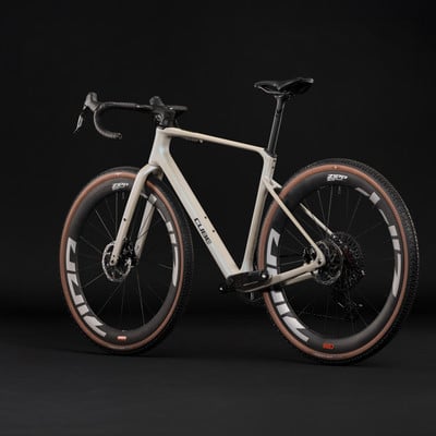 Beiges Cube Gravelbike mit schwarzen Zipp Carbonfelgen vor schwarzem Hintergrund. Beiges Cube Gravelbike mit schwarzen Zipp Carbonfelgen vor schwarzem Hintergrund.