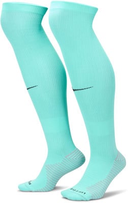 Ein Paar helltürkisfarbene Fußballsocken mit Nike-Logo.