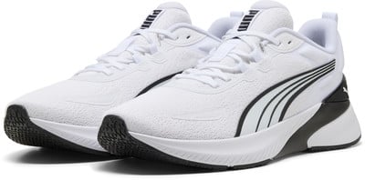 Weiße Puma-Laufschuhe mit schwarzen Streifen und Sohle. Weiße Puma-Laufschuhe mit schwarzen Streifen und Sohle.