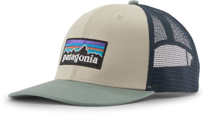 Graue Kappe mit Patagonia-Logo und Mesh-Rückseite. Graue Kappe mit Patagonia-Logo und Mesh-Rückseite.