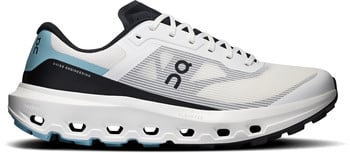 Weiße Laufschuhe mit blauen und schwarzen Akzenten und ON-Logo.