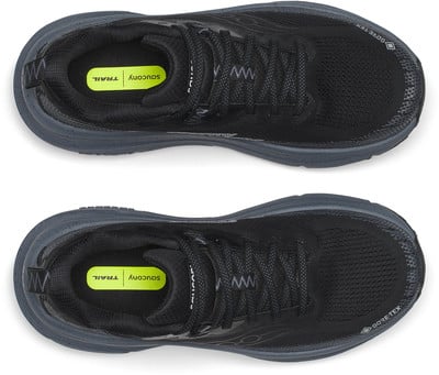 Schwarze Saucony-Laufschuhe mit Gore-Tex für den Trailrunning-Einsatz. Schwarze Saucony-Laufschuhe mit Gore-Tex für den Trailrunning-Einsatz.