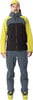 Mann in gelber Kapuzenjacke mit schwarzer Mitte und blauer Hose.