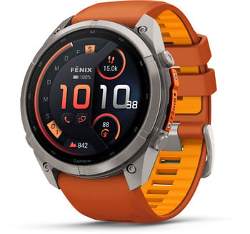 Orange Garmin Fenix Smartwatch mit Anzeige von Uhrzeit und Sportdaten.