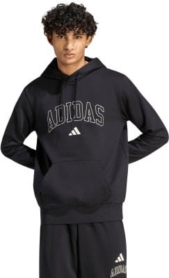 Mann in schwarzem Adidas Hoodie mit Logo auf der Brust. Mann in schwarzem Adidas Hoodie mit Logo auf der Brust.