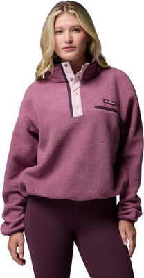 Eine Damen-Fleecejacke von Columbia in Rosa mit kurzem Knopfverschluss.
