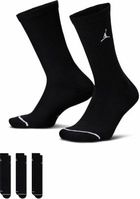 Fekete Jordan zoknik Jumpman logóval és fehér csíkkal a tetején. Fekete Jordan zoknik Jumpman logóval és fehér csíkkal a tetején.