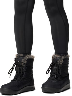 Schwarze Damen-Winterstiefel mit Fell und Schnürsenkeln. Schwarze Damen-Winterstiefel mit Fell und Schnürsenkeln.