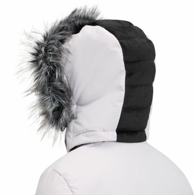 Rückansicht einer weißen Daunenjacke mit schwarzem Streifen und Fell.