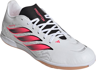 Fehér Adidas Predator teremfutball cipő rózsaszín csíkokkal és fekete fűzővel. Fehér Adidas Predator teremfutball cipő rózsaszín csíkokkal és fekete fűzővel.