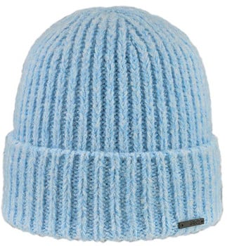 Eine blaue Rippstrickmütze mit dezentem Logo am Rand.