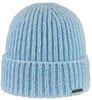 Eine blaue Rippstrickmütze mit dezentem Logo am Rand.