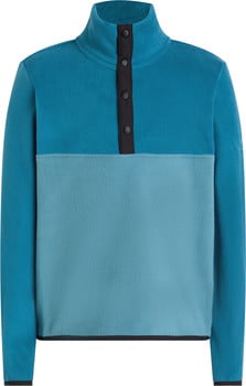 Blauer Fleece-Pullover mit Stehkragen und schwarzen Druckknöpfen.