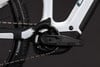 Detail eines weißen E-Bikes mit Kette und ACID-Kurbeln.