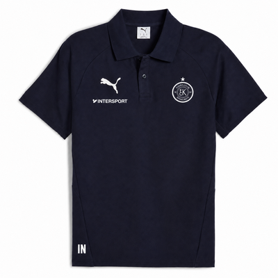 Marineblaues Polohemd mit Puma-, Intersport- und Vereinslogo.