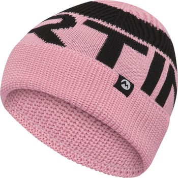 Eine rosa Strickmütze mit schwarzem Schriftzug und Logo.