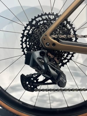 Eine SRAM GX Eagle Fahrradschaltwerk mit Kassette. Eine SRAM GX Eagle Fahrradschaltwerk mit Kassette.