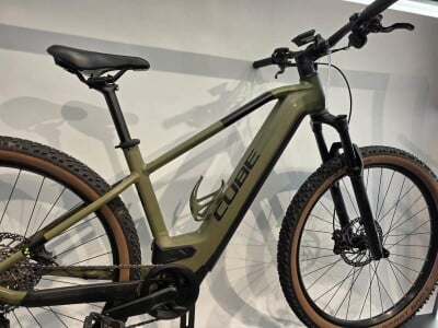 Cube Reaction Hybrid