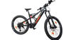 Schwarzes KTM E-Mountainbike mit orangen Details auf weißem Hintergrund.