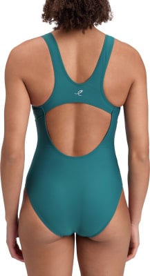 Frau in einem teal-farbenen Badeanzug mit Rückenausschnitt. Frau in einem teal-farbenen Badeanzug mit Rückenausschnitt.
