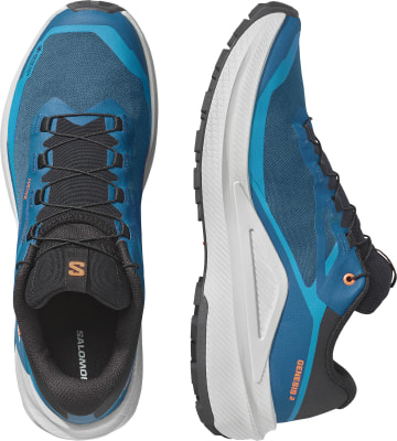 Draufsicht auf blaue Salomon Genesis 2 Laufschuhe mit schwarzen Schnürsenkeln. Draufsicht auf blaue Salomon Genesis 2 Laufschuhe mit schwarzen Schnürsenkeln.