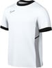 Weißes Nike T-Shirt mit schwarzem Kragen und Logo.