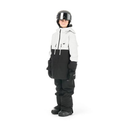 Junge in Skijacke und Hose mit Helm und Brille. Junge in Skijacke und Hose mit Helm und Brille.