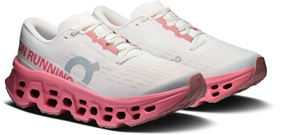 Weiße Laufschuhe mit rosa Sohle und Details, mit ON RUNNING Schriftzug. Weiße Laufschuhe mit rosa Sohle und Details, mit ON RUNNING Schriftzug.