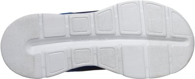 Blick auf die Sohle von blau-weißen Schuhen mit der Aufschrift SKECHERS. Blick auf die Sohle von blau-weißen Schuhen mit der Aufschrift SKECHERS.