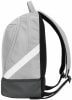 Grauer Rucksack mit weißem Streifen und schwarzem Mesh auf der Rückseite.