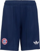 Marineblaue Shorts mit Bayern München und Adidas Logo.