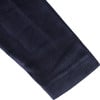 Dunkelblaue Manschette mit feinem Rippstrickmuster.