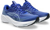 Blaue ASICS Laufschuhe mit weißer Sohle und FF Blast Max Logo.