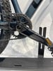 Detail des Fahrrad-Kettenblatts und der Kurbel von Deore.