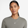 Nike W Nsw Essntl Slm Crp női póló