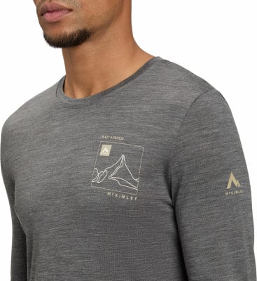 Herren dunkelgraues Langarmshirt mit Bergmotiv und Logo-Print. Herren dunkelgraues Langarmshirt mit Bergmotiv und Logo-Print.