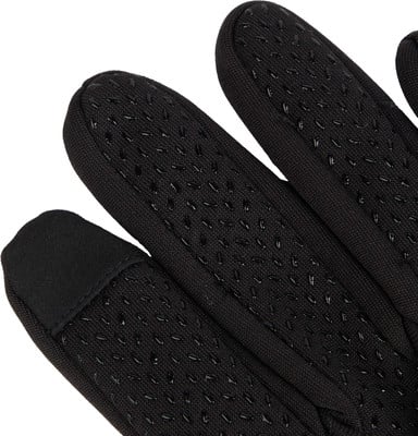 Detail von Handschuhen mit schwarzem Stoff und rutschfesten Punkten.
