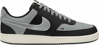 Čierne a sivé tenisky Nike s bielou podrážkou a logom Nike.