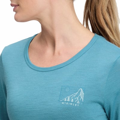 Damen Langarmshirt mit Berg- und Baumprint. Damen Langarmshirt mit Berg- und Baumprint.