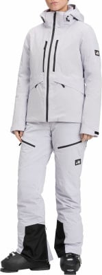 Damen-Skijacke und -hose in Hellviolett mit schwarzen Details. Damen-Skijacke und -hose in Hellviolett mit schwarzen Details.
