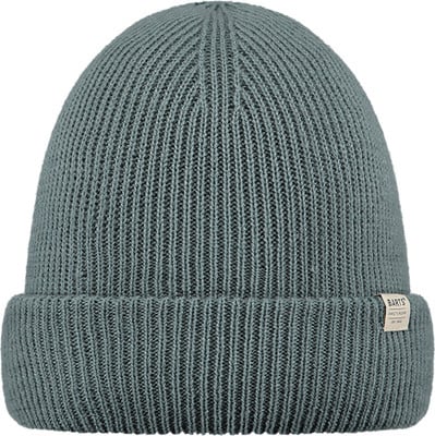 Graue Strickmütze mit kleinem Markenetikett am Bund. Graue Strickmütze mit kleinem Markenetikett am Bund.