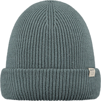 Graue Strickmütze mit kleinem Markenetikett am Bund.